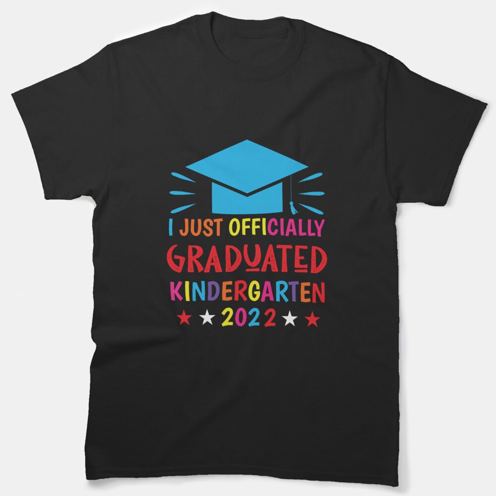 I Just Officially Graduated Kindergarten 2022 - Kids Classic T-Shirt