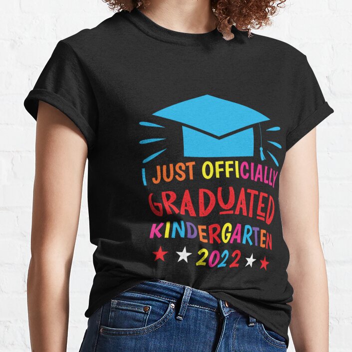 I Just Officially Graduated Kindergarten 2022 - Kids Classic T-Shirt